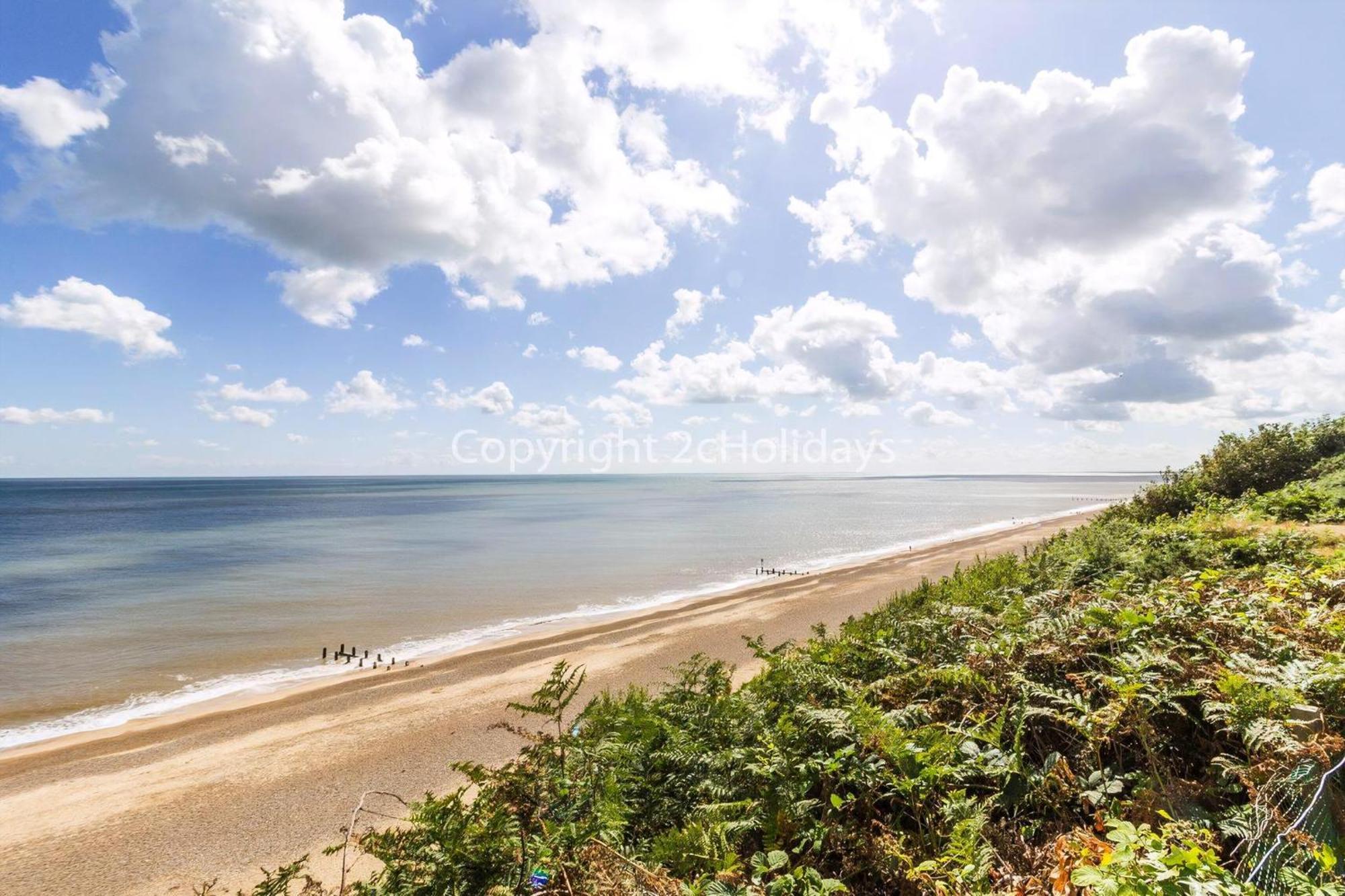 Beautiful Caravan For Hire With A Partial Sea View In Suffolk Ref 32042Az Lowestoft Exterior photo