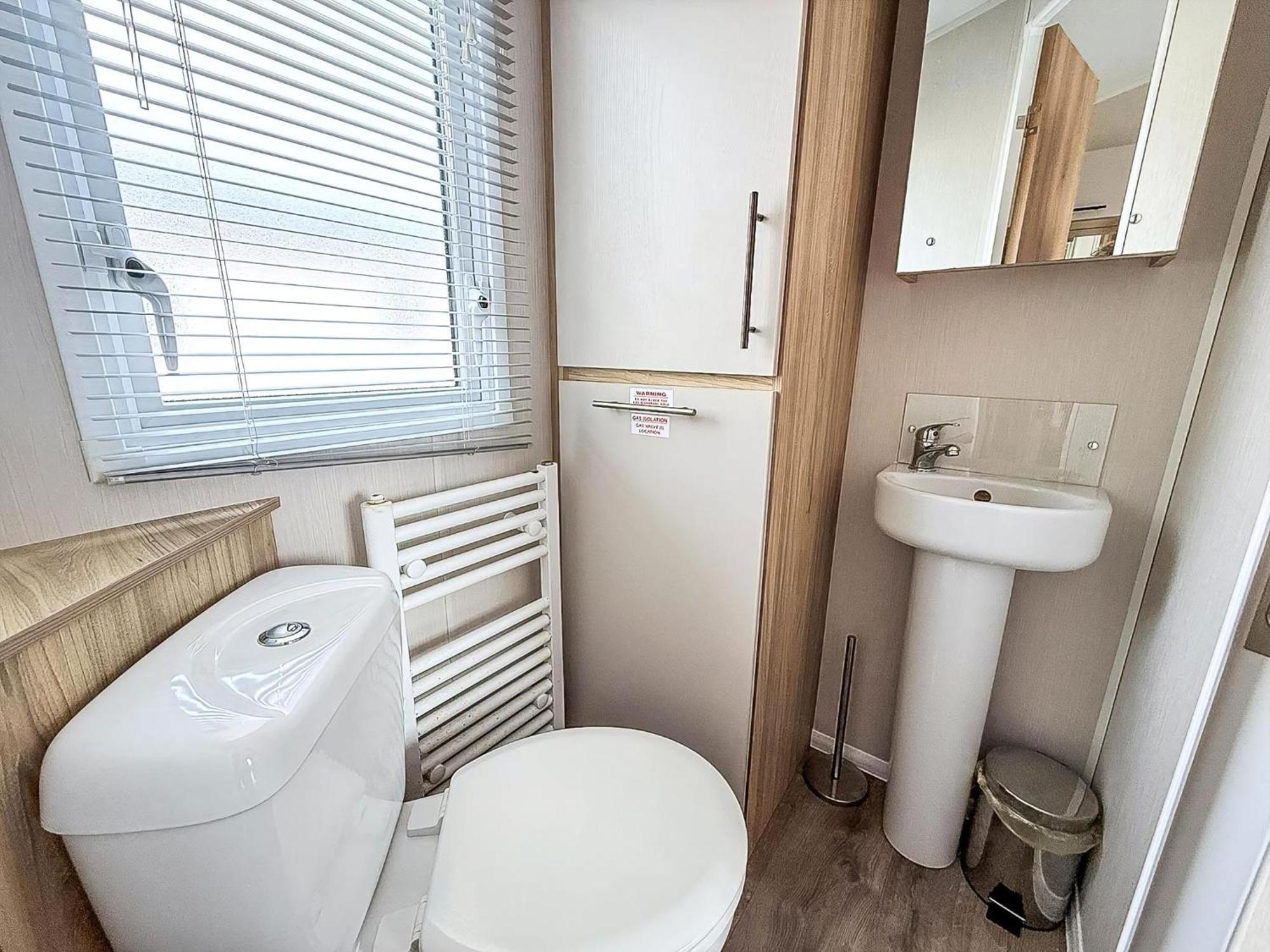 Beautiful Caravan For Hire With A Partial Sea View In Suffolk Ref 32042Az Lowestoft Exterior photo